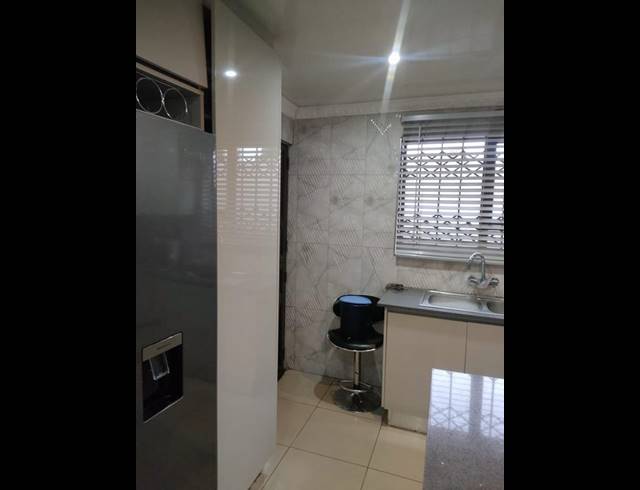 6 BEDROOM HOUSE FOR SALE IN ENNERDALE EXT 8